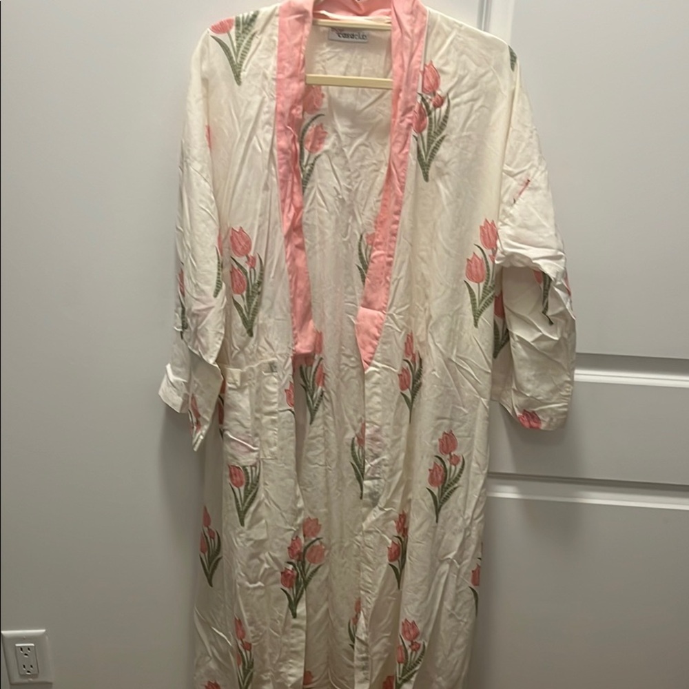 Bayne Casaclub Pink and White Floral Robe Sleepwear